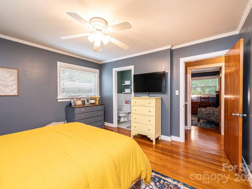 1602 Brentwood Drive, Newton, NC 28658.  MLS# CAR4256060, YatesRealty ID 12595. 