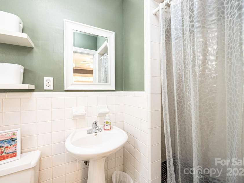 1602 Brentwood Drive, Newton, NC 28658.  MLS# CAR4256060, YatesRealty ID 12595. 