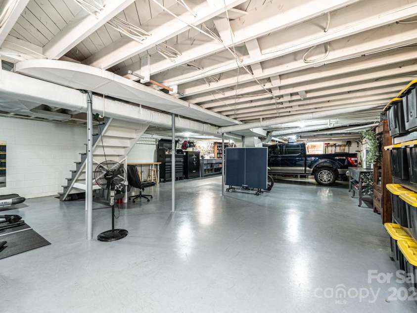 1602 Brentwood Drive, Newton, NC 28658.  MLS# CAR4256060, YatesRealty ID 12595. 