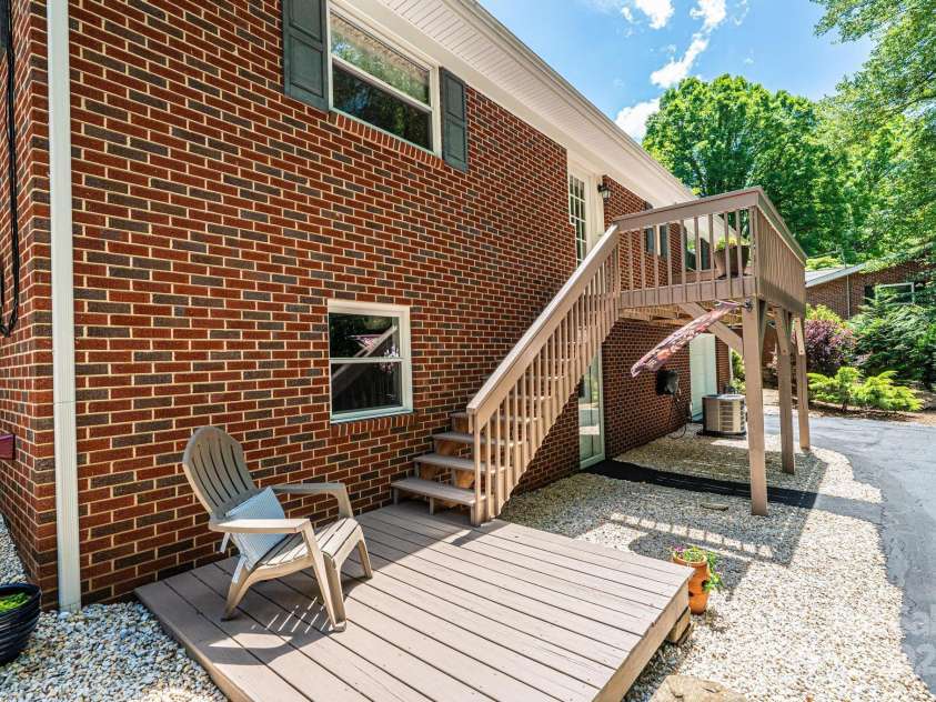 1602 Brentwood Drive, Newton, NC 28658.  MLS# CAR4256060, YatesRealty ID 12595. 