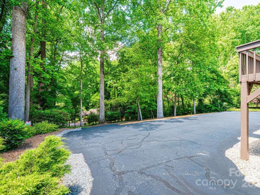 1602 Brentwood Drive, Newton, NC 28658.  MLS# CAR4256060, YatesRealty ID 12595. 