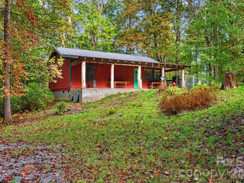206 Willow Lane, Rosman, NC 28772.  MLS# CAR4290830, YatesRealty ID 12596. 206 Willow Ln