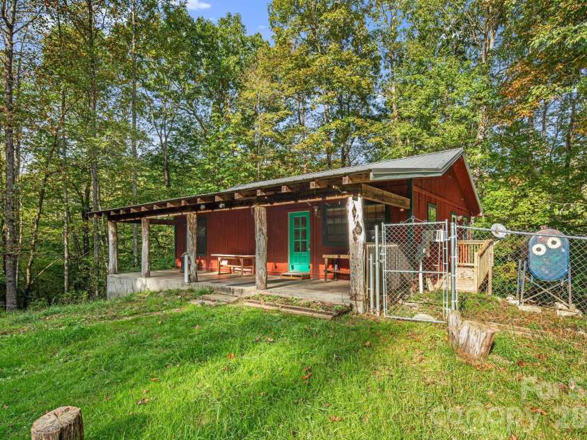 206 Willow Lane, Rosman, NC 28772.  MLS# CAR4290830, YatesRealty ID 12596. 206 Willow Ln