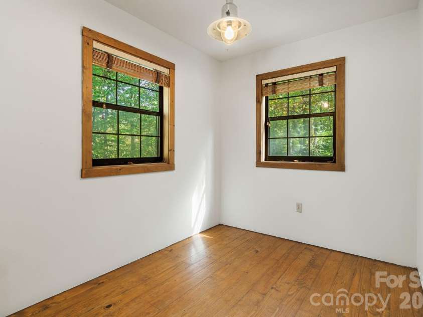 206 Willow Lane, Rosman, NC 28772.  MLS# CAR4290830, YatesRealty ID 12596. Dining Area