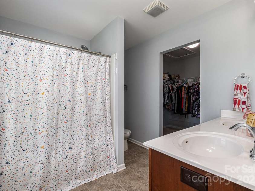 2220 Atwell Glen Lane, Pineville, NC 28134.  MLS# CAR4244833, YatesRealty ID 12596. 