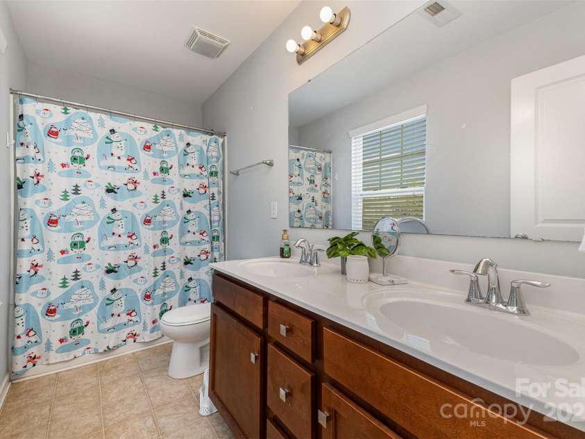 2220 Atwell Glen Lane, Pineville, NC 28134.  MLS# CAR4244833, YatesRealty ID 12596. 