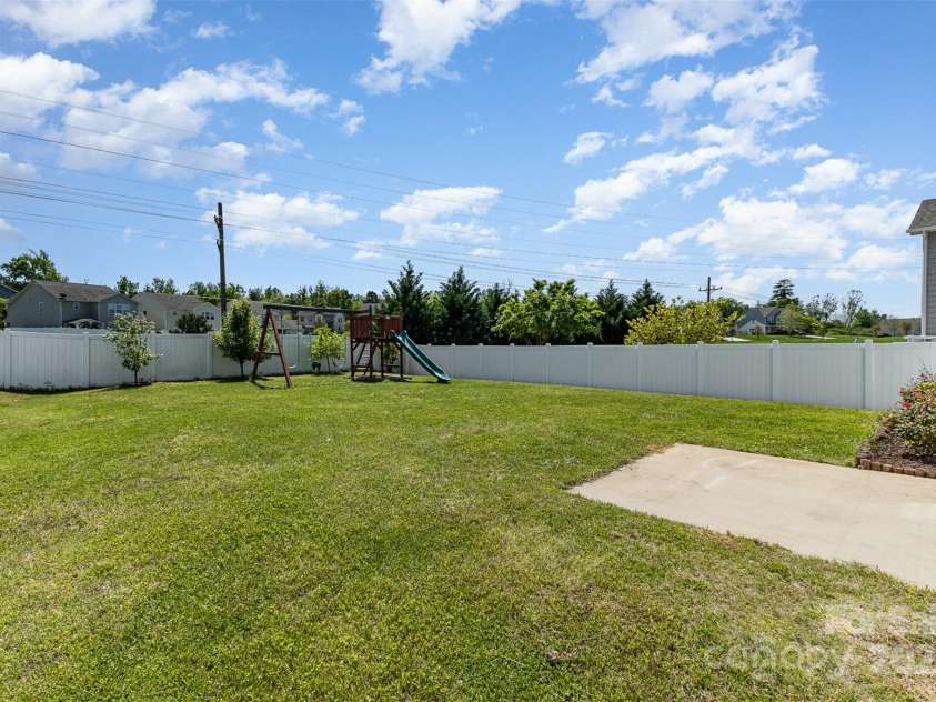 2220 Atwell Glen Lane, Pineville, NC 28134.  MLS# CAR4244833, YatesRealty ID 12596. 