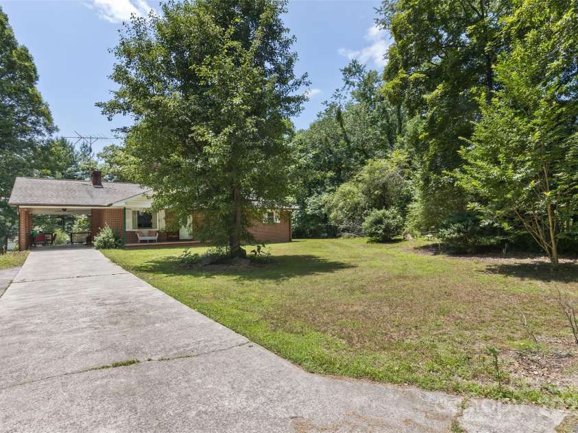 117 White Pine Lane, Morganton, NC 28655.  MLS# CAR4246633, YatesRealty ID 12597. Easy driveway entry and spacious front yard.