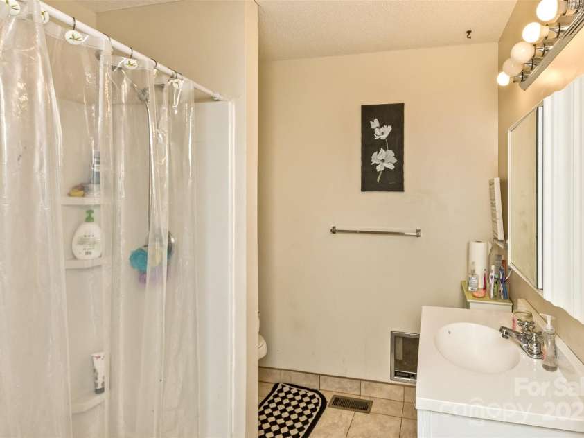 117 White Pine Lane, Morganton, NC 28655.  MLS# CAR4246633, YatesRealty ID 12597. Guest bath has a traditional tub/shower.