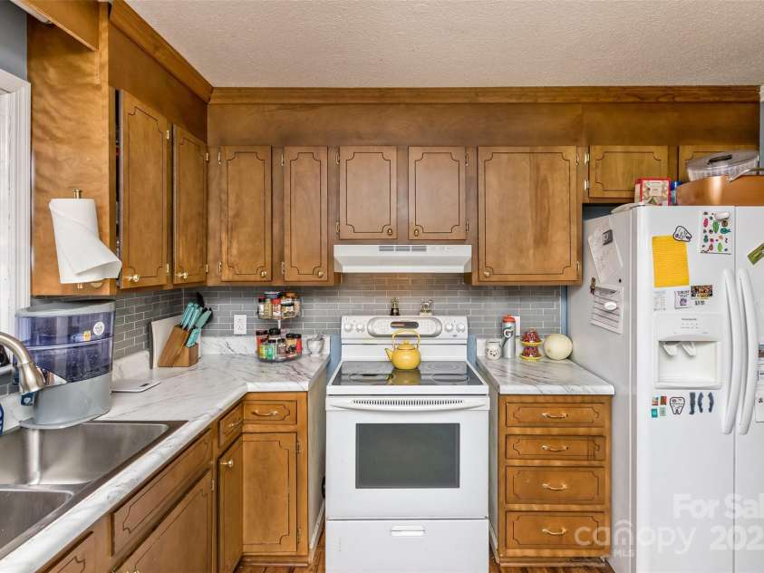 117 White Pine Lane, Morganton, NC 28655.  MLS# CAR4246633, YatesRealty ID 12597. Kitchen.