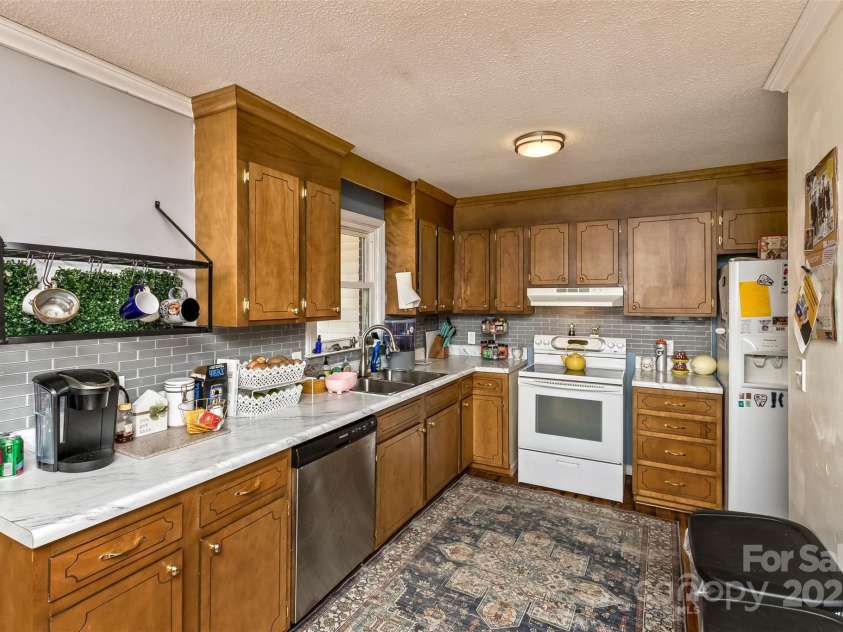 117 White Pine Lane, Morganton, NC 28655.  MLS# CAR4246633, YatesRealty ID 12597. Kitchen with lots of cabinets and counter space.