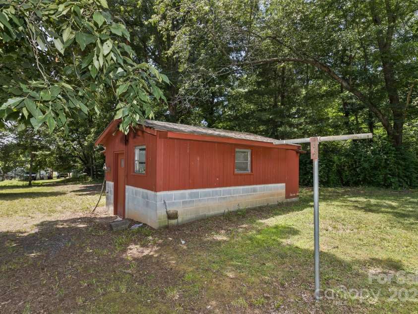 117 White Pine Lane, Morganton, NC 28655.  MLS# CAR4246633, YatesRealty ID 12597. Wired workshop.