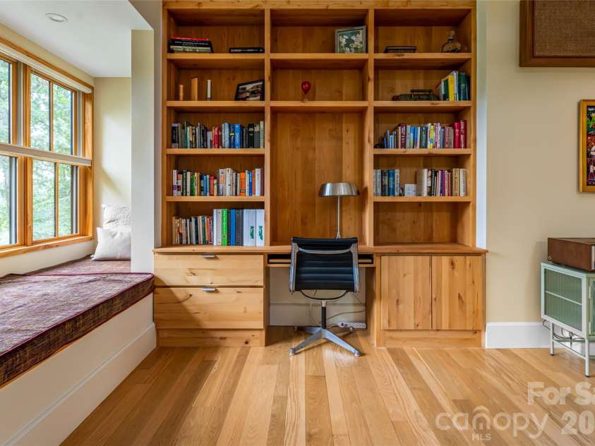 7 Bee Balm Way, Asheville, NC 28804.  MLS# CAR4290500, YatesRealty ID 12598. Loft creative area with reading nook