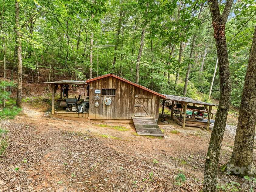 653 Lakeview Drive, Marion, NC 28752.  MLS# CAR4290647, YatesRealty ID 12599. 