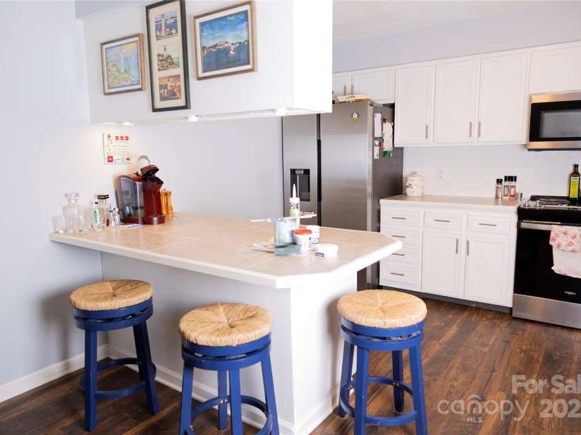 57 Gribble Road, Franklin, NC 28734.  MLS# CAR4253647, YatesRealty ID 126. Breakfast Bar