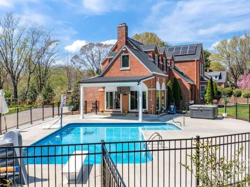 300 Morgan Street, Marion, NC 28752.  MLS# CAR4306863, YatesRealty ID 1260. 