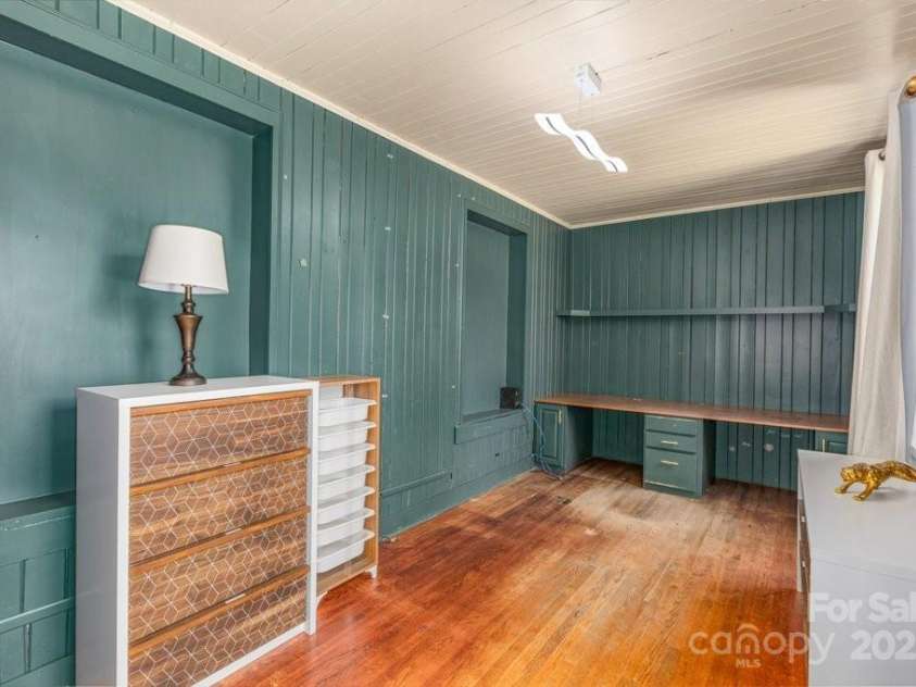 300 Morgan Street, Marion, NC 28752.  MLS# CAR4306863, YatesRealty ID 1260. 