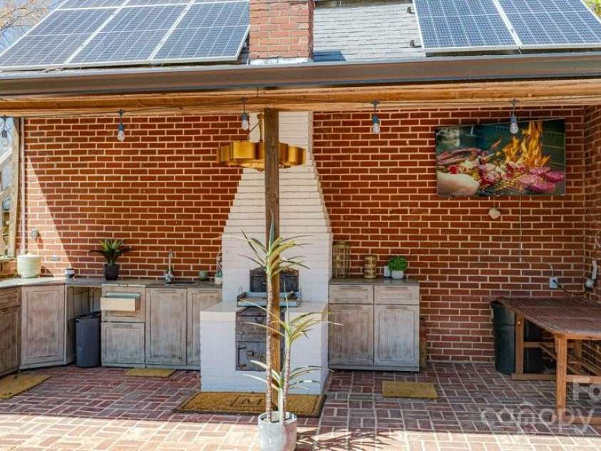 300 Morgan Street, Marion, NC 28752.  MLS# CAR4306863, YatesRealty ID 1260. 