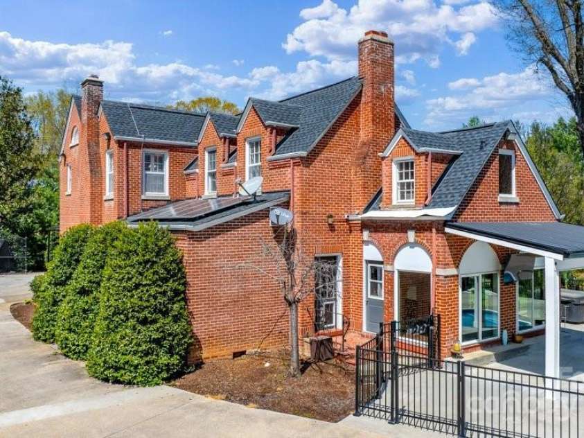 300 Morgan Street, Marion, NC 28752.  MLS# CAR4306863, YatesRealty ID 1260. 