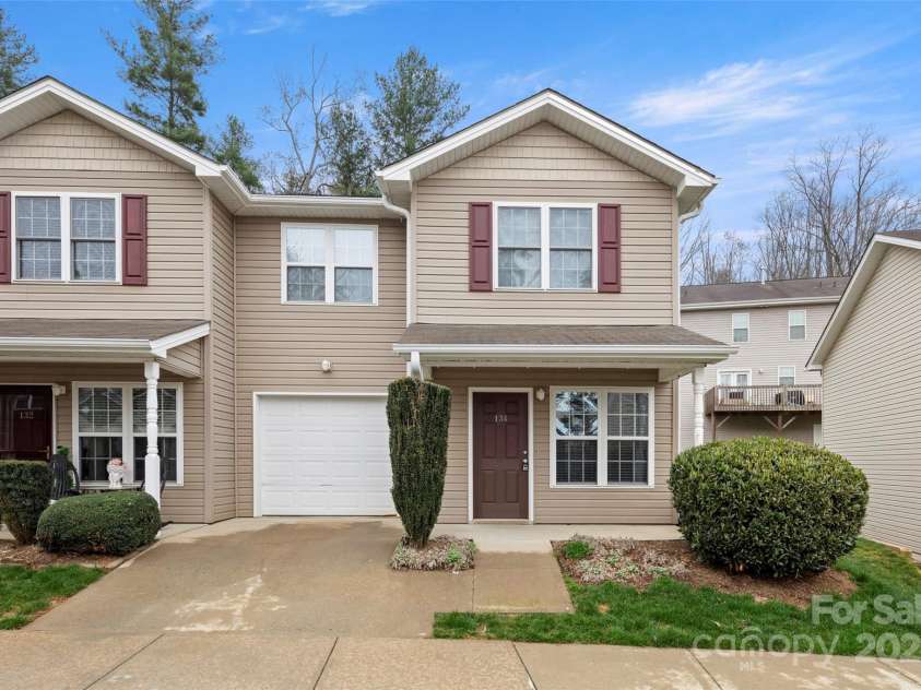 134 Alpine Ridge Drive, Asheville, NC 28803.  MLS# CAR4244493, YatesRealty ID 12600. Gorgeous South Asheville Townhome with Garage!
