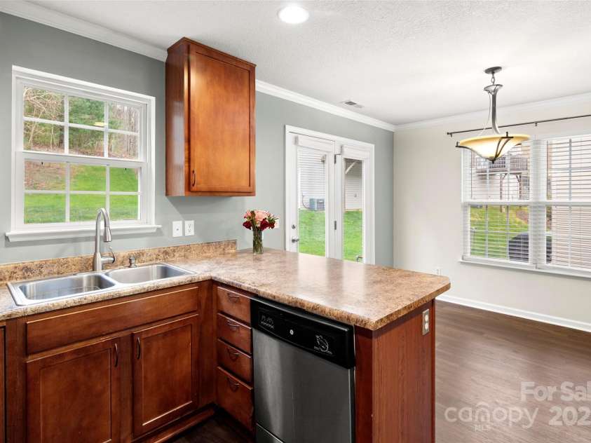 134 Alpine Ridge Drive, Asheville, NC 28803.  MLS# CAR4244493, YatesRealty ID 12600. Open Kitchen and Dining