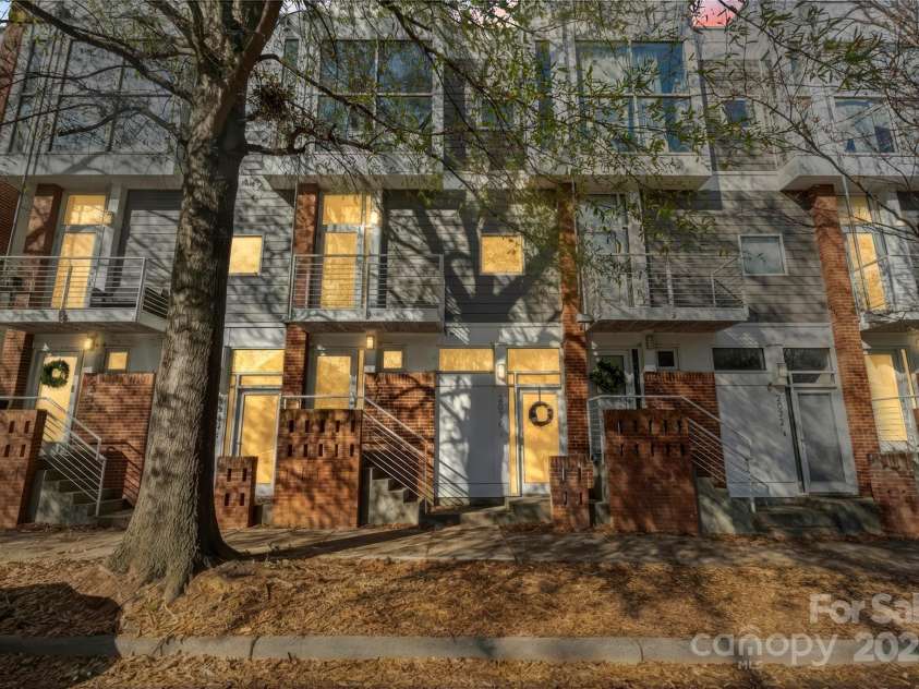 2076 Euclid Avenue, Charlotte, NC 28203.  MLS# CAR4329010, YatesRealty ID 12601. 