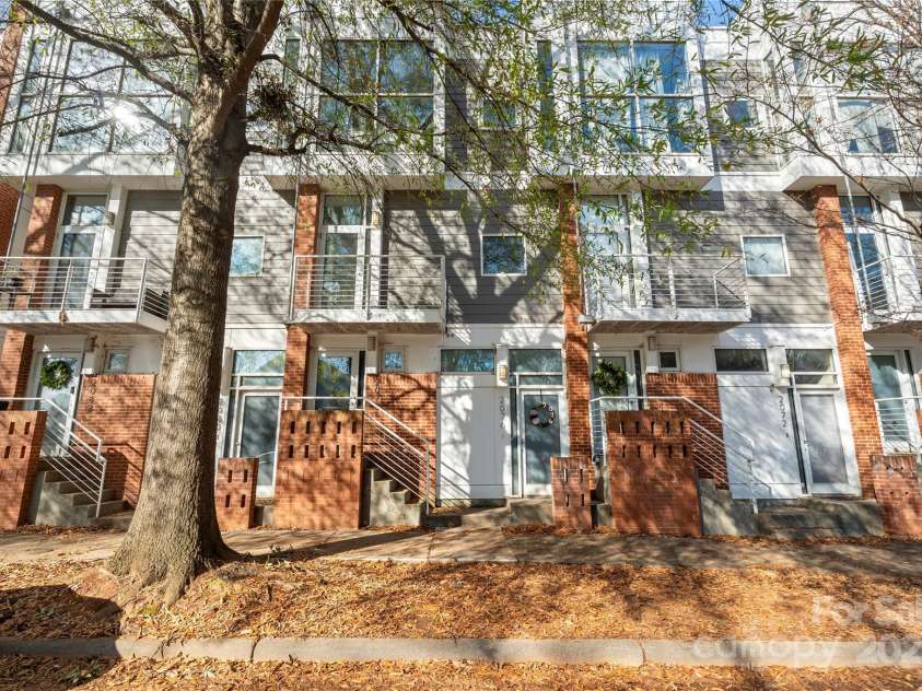 2076 Euclid Avenue, Charlotte, NC 28203.  MLS# CAR4329010, YatesRealty ID 12601. 