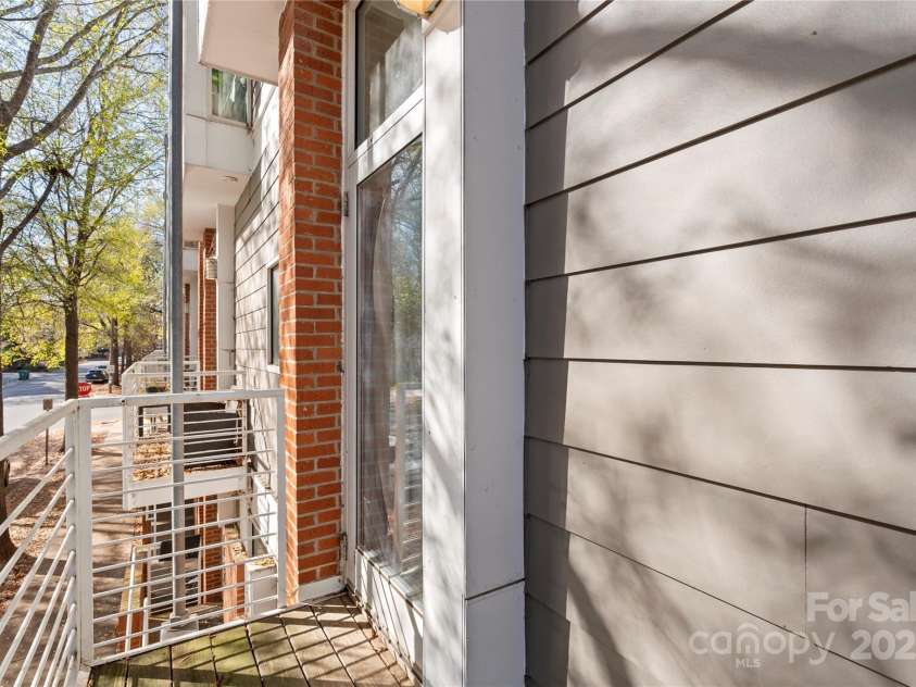 2076 Euclid Avenue, Charlotte, NC 28203.  MLS# CAR4329010, YatesRealty ID 12601. 