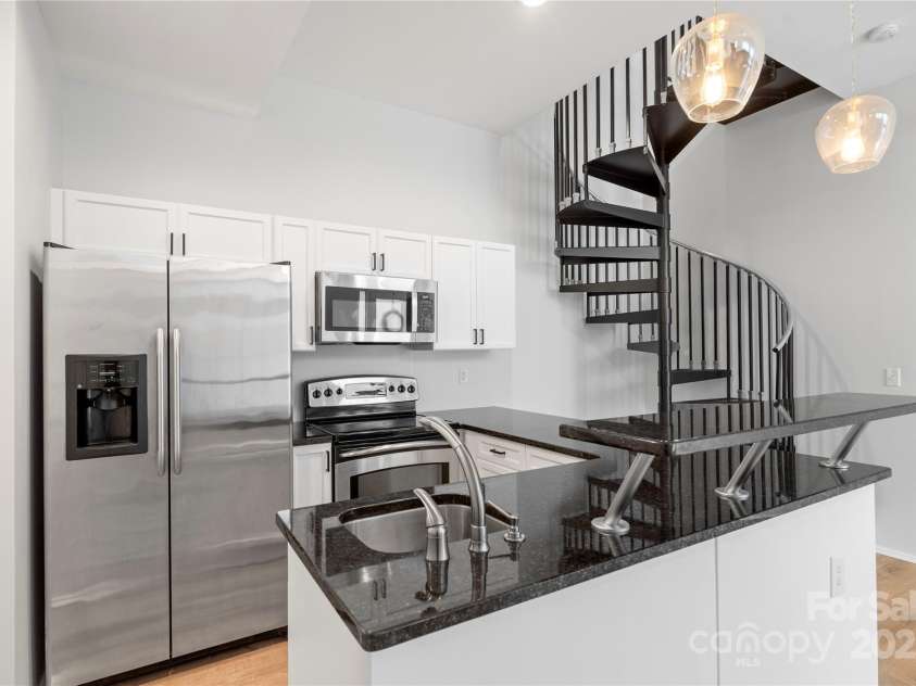 2076 Euclid Avenue, Charlotte, NC 28203.  MLS# CAR4329010, YatesRealty ID 12601. 