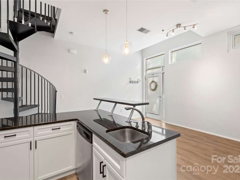 2076 Euclid Avenue, Charlotte, NC 28203.  MLS# CAR4329010, YatesRealty ID 12601. 