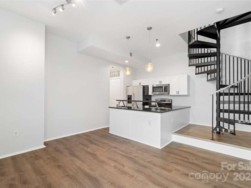 2076 Euclid Avenue, Charlotte, NC 28203.  MLS# CAR4329010, YatesRealty ID 12601. 