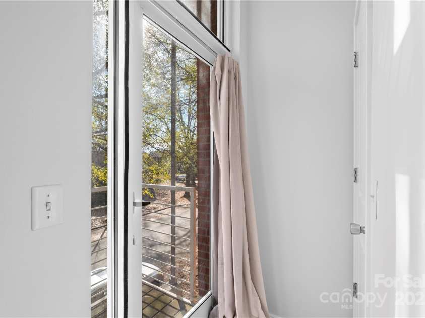 2076 Euclid Avenue, Charlotte, NC 28203.  MLS# CAR4329010, YatesRealty ID 12601. 
