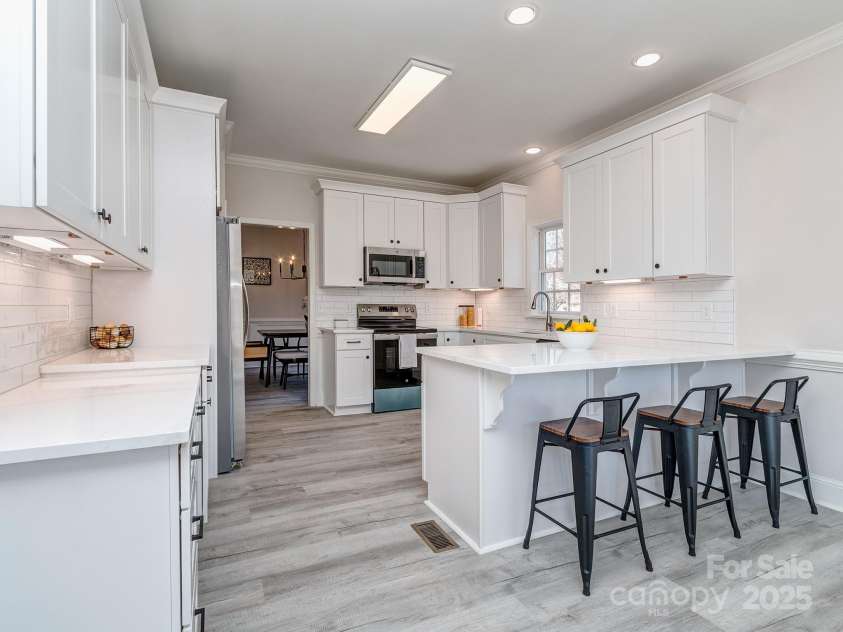 7852 Grimsby Circle, Harrisburg, NC 28075.  MLS# CAR4333886, YatesRealty ID 12602. Kitchen