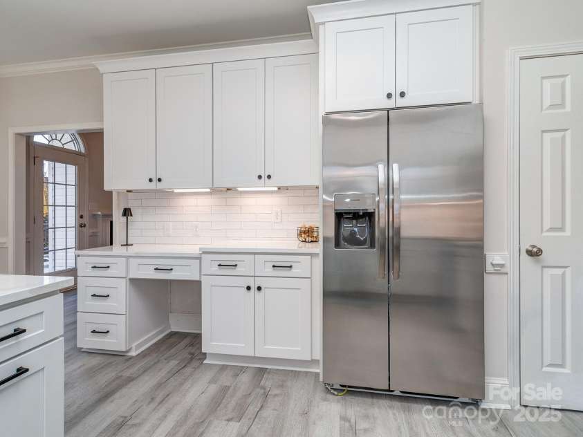 7852 Grimsby Circle, Harrisburg, NC 28075.  MLS# CAR4333886, YatesRealty ID 12602. New Cabinetry & Appliances