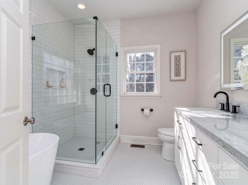 7852 Grimsby Circle, Harrisburg, NC 28075.  MLS# CAR4333886, YatesRealty ID 12602. Primary Bath