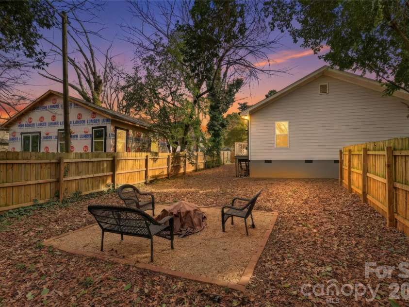 2224 Weyland Avenue, Charlotte, NC 28208.  MLS# CAR4346136, YatesRealty ID 12603. 