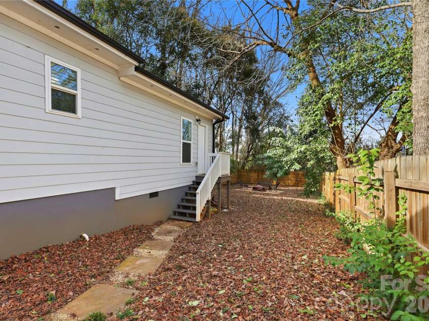 2224 Weyland Avenue, Charlotte, NC 28208.  MLS# CAR4346136, YatesRealty ID 12603. 