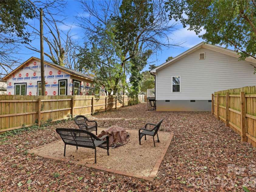 2224 Weyland Avenue, Charlotte, NC 28208.  MLS# CAR4346136, YatesRealty ID 12603. 