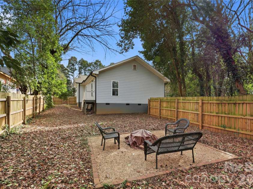2224 Weyland Avenue, Charlotte, NC 28208.  MLS# CAR4346136, YatesRealty ID 12603. 
