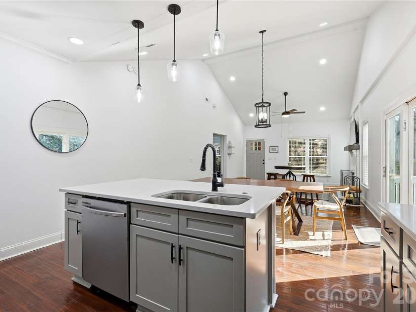 2224 Weyland Avenue, Charlotte, NC 28208.  MLS# CAR4346136, YatesRealty ID 12603. 