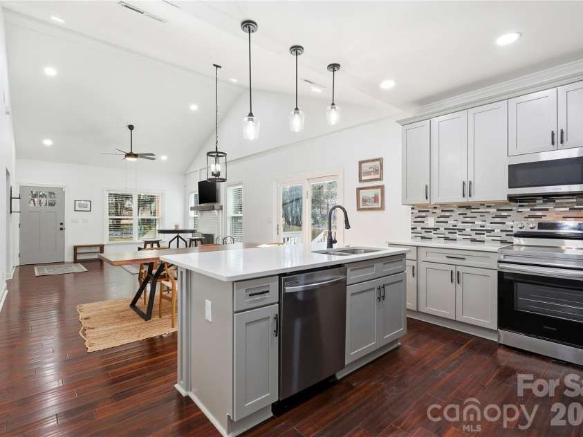 2224 Weyland Avenue, Charlotte, NC 28208.  MLS# CAR4346136, YatesRealty ID 12603. 