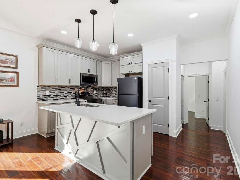 2224 Weyland Avenue, Charlotte, NC 28208.  MLS# CAR4346136, YatesRealty ID 12603. 