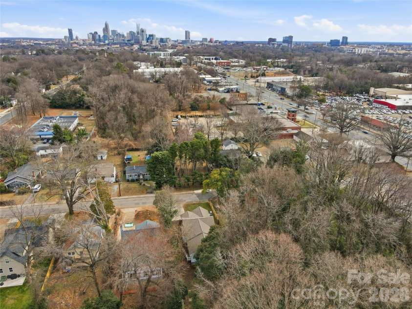 2224 Weyland Avenue, Charlotte, NC 28208.  MLS# CAR4346136, YatesRealty ID 12603. 