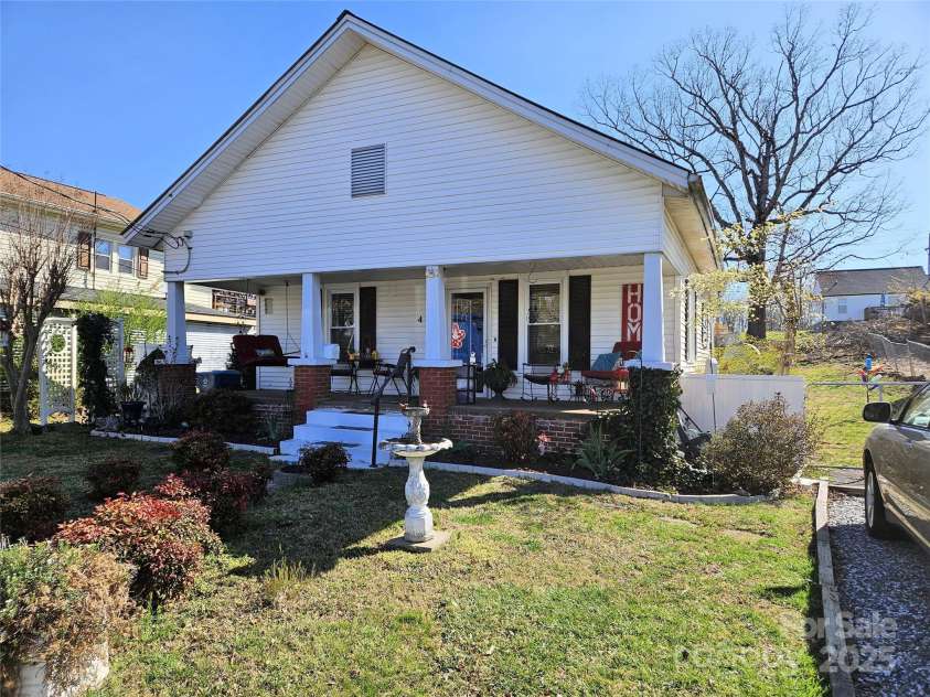 413 Morganton Street, Valdese, NC 28690.  MLS# CAR4241886, YatesRealty ID 12603. 