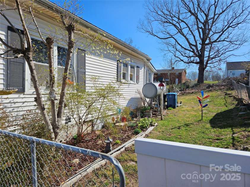 413 Morganton Street, Valdese, NC 28690.  MLS# CAR4241886, YatesRealty ID 12603. 