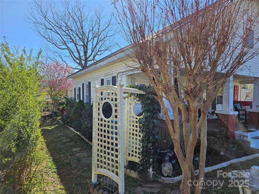 413 Morganton Street, Valdese, NC 28690.  MLS# CAR4241886, YatesRealty ID 12603. 