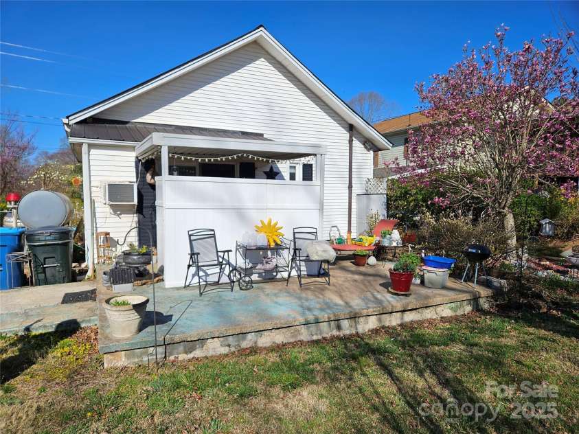 413 Morganton Street, Valdese, NC 28690.  MLS# CAR4241886, YatesRealty ID 12603. 