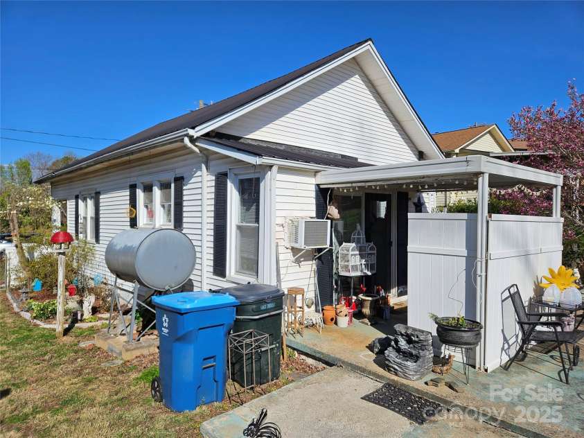 413 Morganton Street, Valdese, NC 28690.  MLS# CAR4241886, YatesRealty ID 12603. 