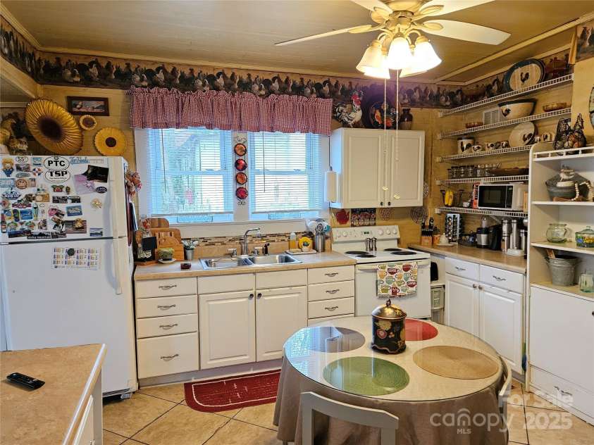 413 Morganton Street, Valdese, NC 28690.  MLS# CAR4241886, YatesRealty ID 12603. 
