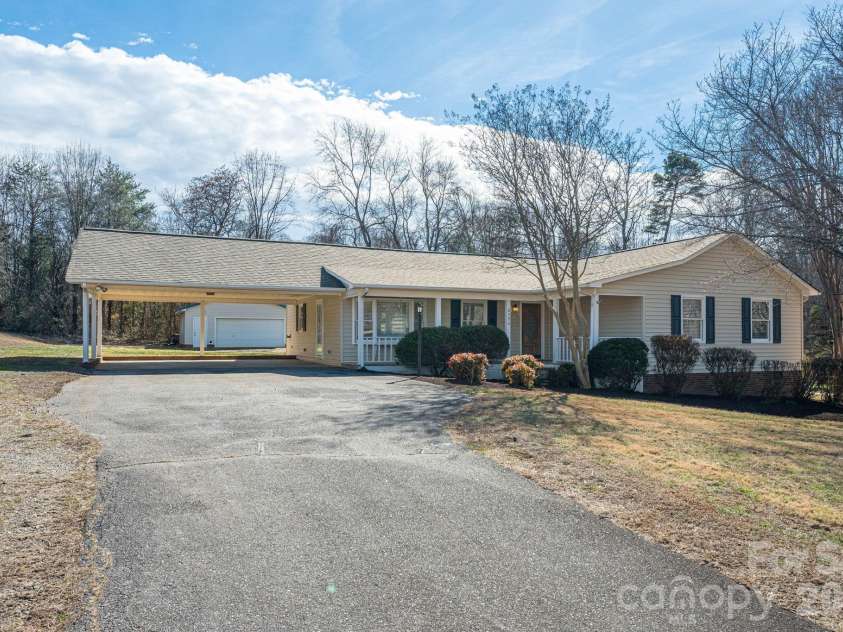 2596 Prince Drive, Lincolnton, NC 28092.  MLS# CAR4344636, YatesRealty ID 12604. 